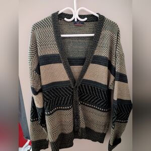 Vintage Men's Green and Beige cardigan retro